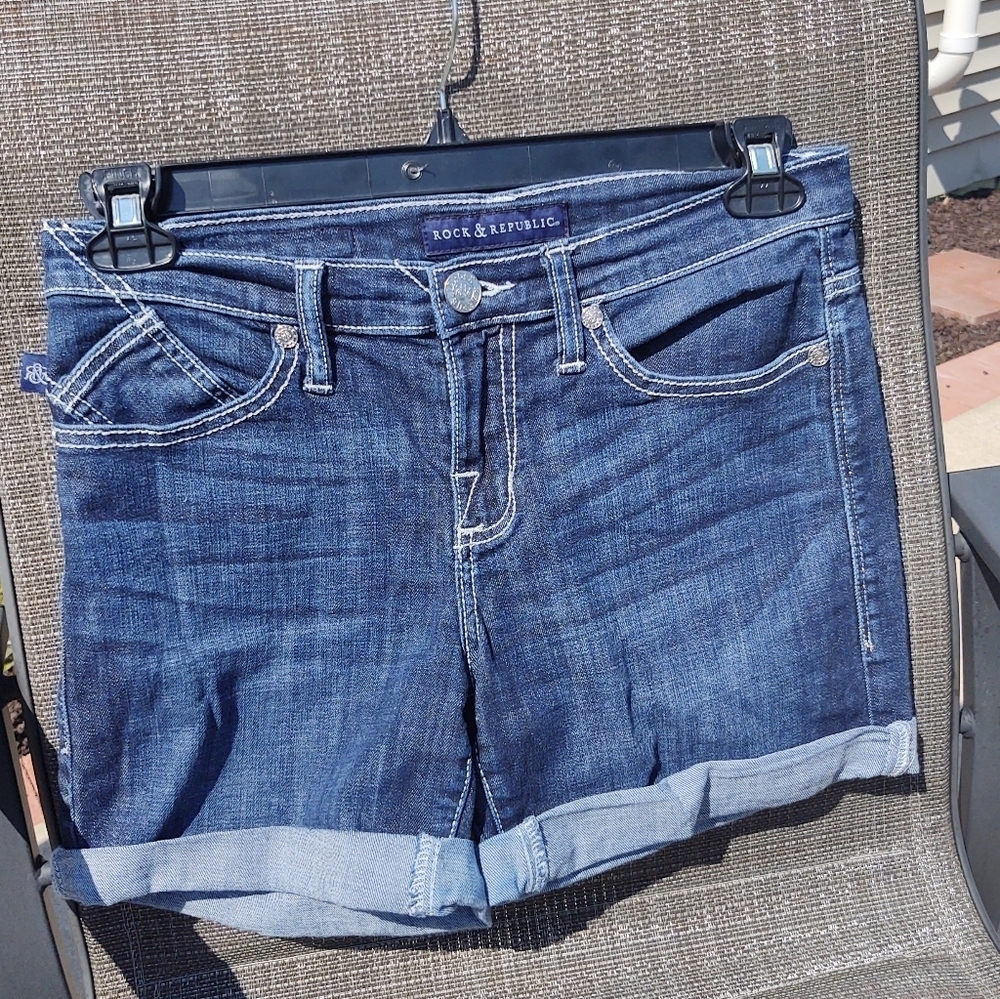 Rock & Republic Size 4 Stinger Jean Shorts!
